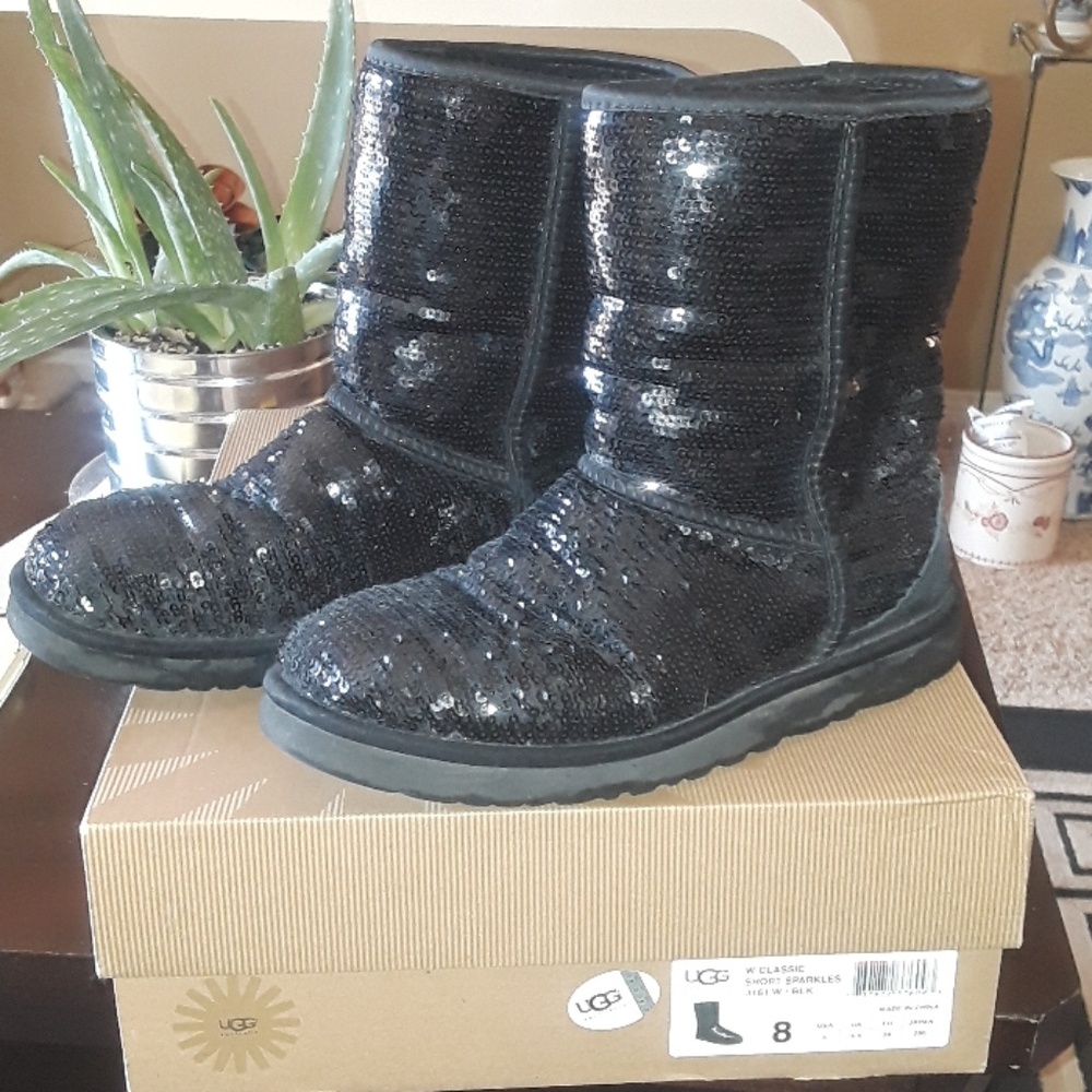 UGG Australia beautiful black boots. BLACK FRIDAY